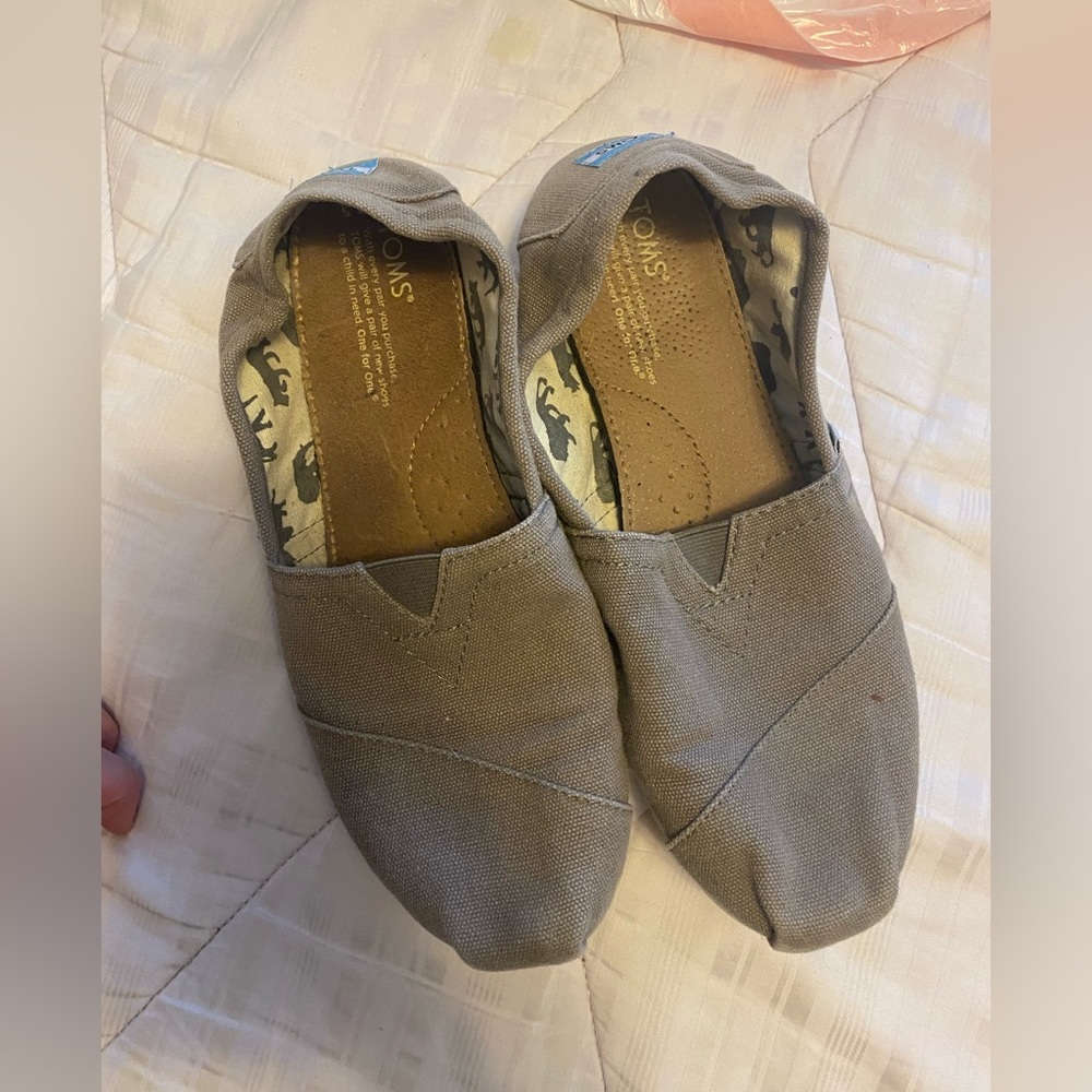 Grey Tom’s